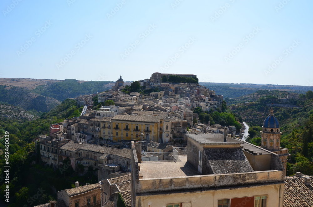Some photos from the beautiful city of Ragusa Ibla, pearl of the Val di Noto, in the south east of Sicily, taken during a trip in the summer of 2021.