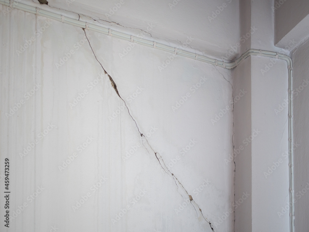 The cracks in the cement walls in the room created problems for water to seep. The cracks in the cement walls in the room created problems for water to seep.