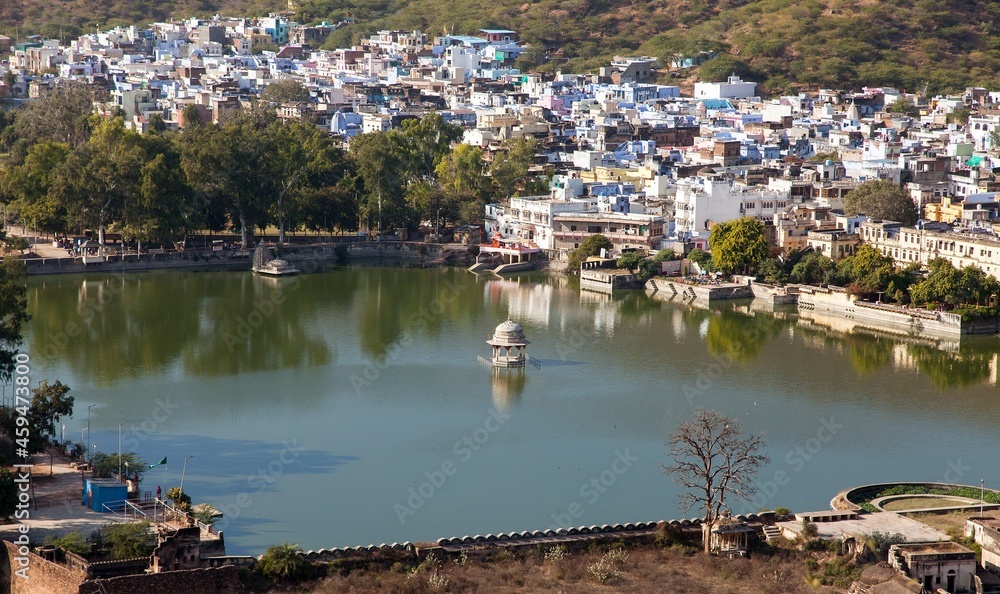 Obraz premium Bundi town, Nawal Sagar lake, Rajasthan, India