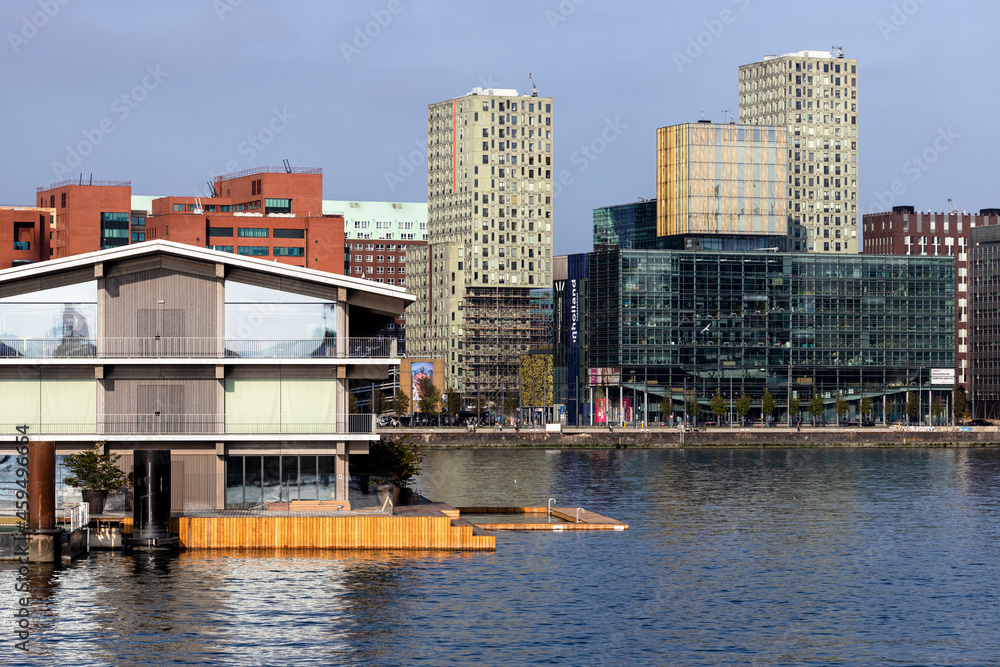 Obraz premium The floating office Rotterdam, home of the Global Center on Adaption