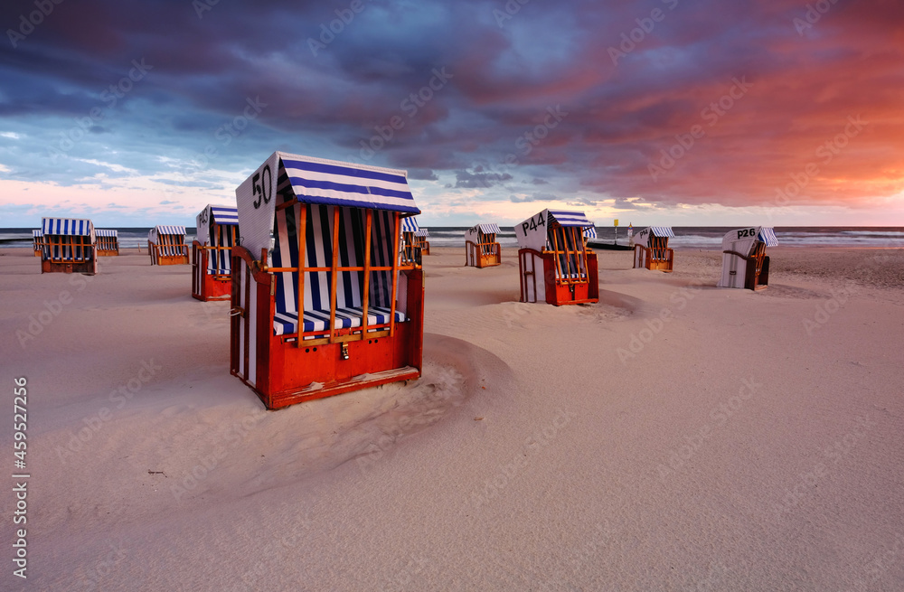 Kosze plażowe, na plaży w Kołobrzegu