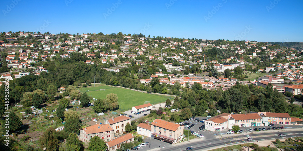 Paysage urbanisé dans la banlieue du Puy en Velay (Haute-Loire)