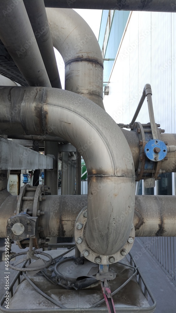 pipes, industrial elements, screws, pressure, pressure structures. connections ready for use