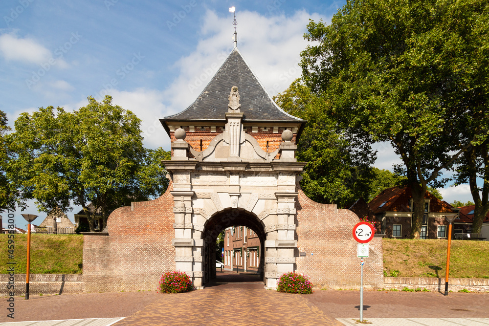 The Veerpoort, a 17th-century gate of the city of Schoonhoven, in the Dutch province of South Holland. The Veerpoort, a 17th-century gate of the city of Schoonhoven, in the Dutch province of South Holland.