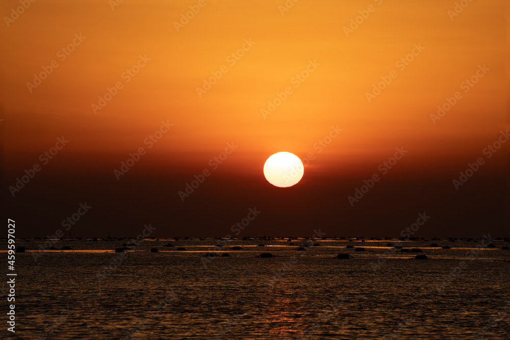 海に沈む夕日 海に沈む夕日