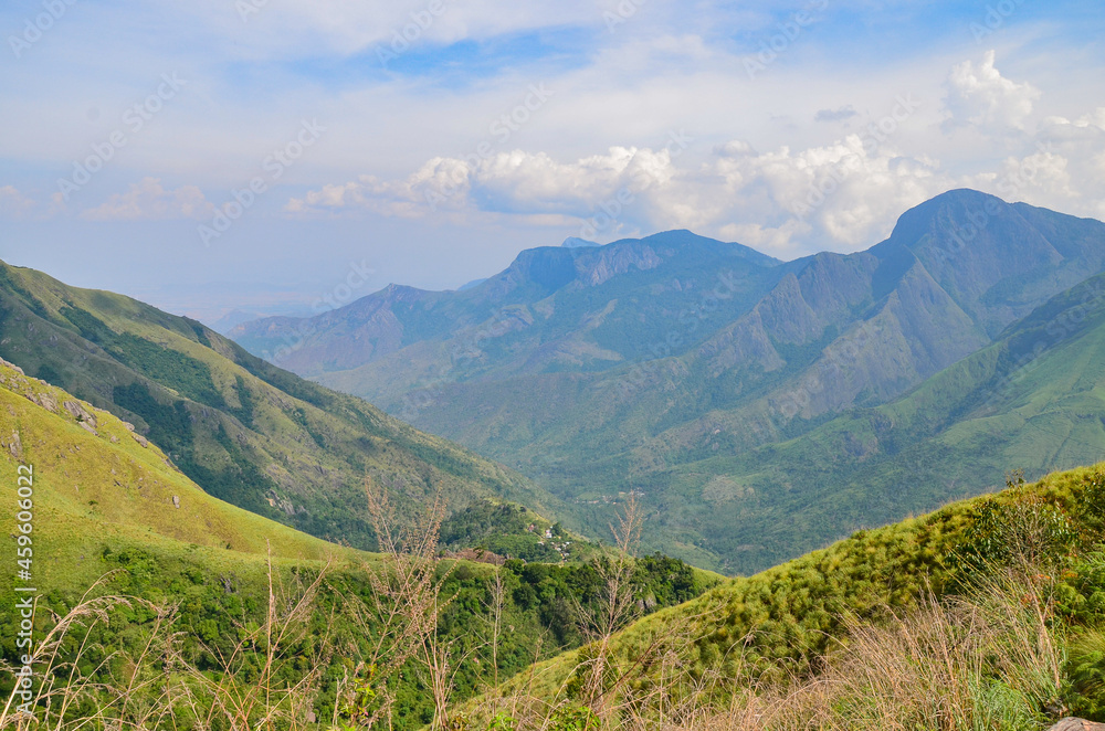 Obraz premium Misty mountains