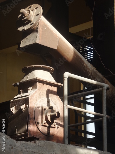 โรงงานร้าง