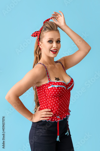 Sexy young woman with spide...
