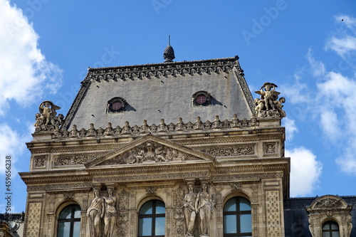 Détail du toit du Palais Royal. Paris.