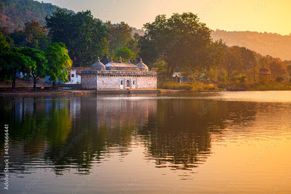 Obraz premium Morning Lake Sunset Reflection