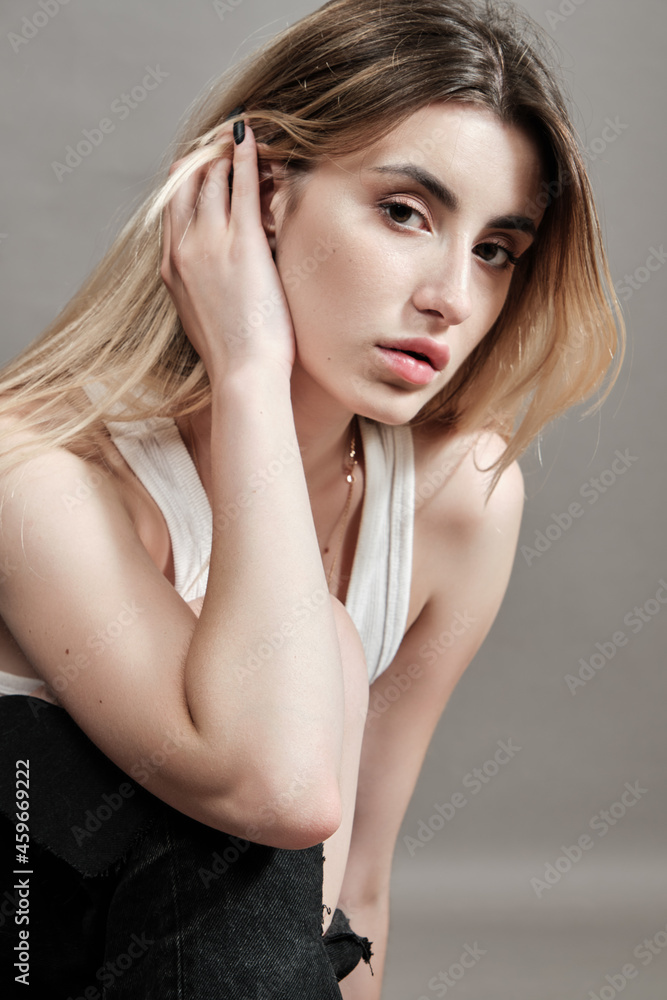 Obraz premium young sad woman
