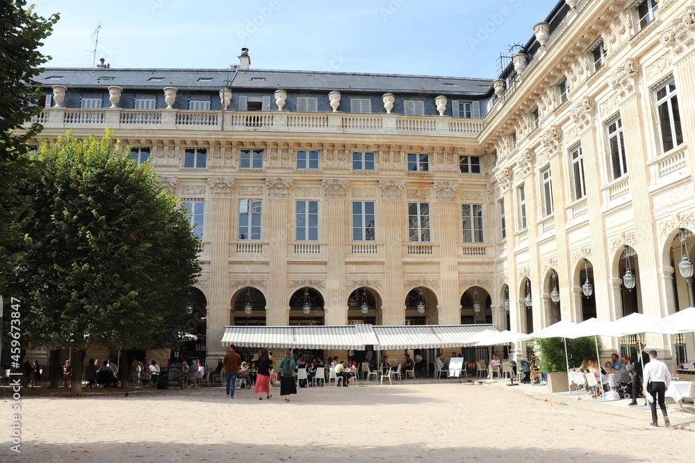 Le palais royal, construit au 17eme siecle, vue de l'exterieur, ville de Paris, Ile de France, France