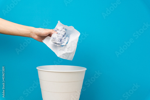 Tableau sur toile White crumpled paper beacons are thrown in the trash can.