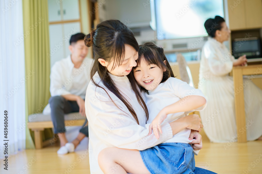 Fototapeta premium お母さんと遊ぶ女の子