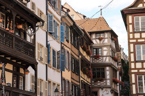 Romantisches Straßburg; Häuserzeile am Ferkelmarkt