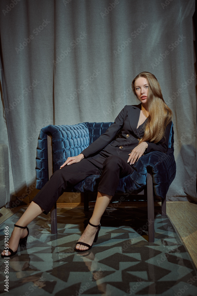 Obraz premium young business lady