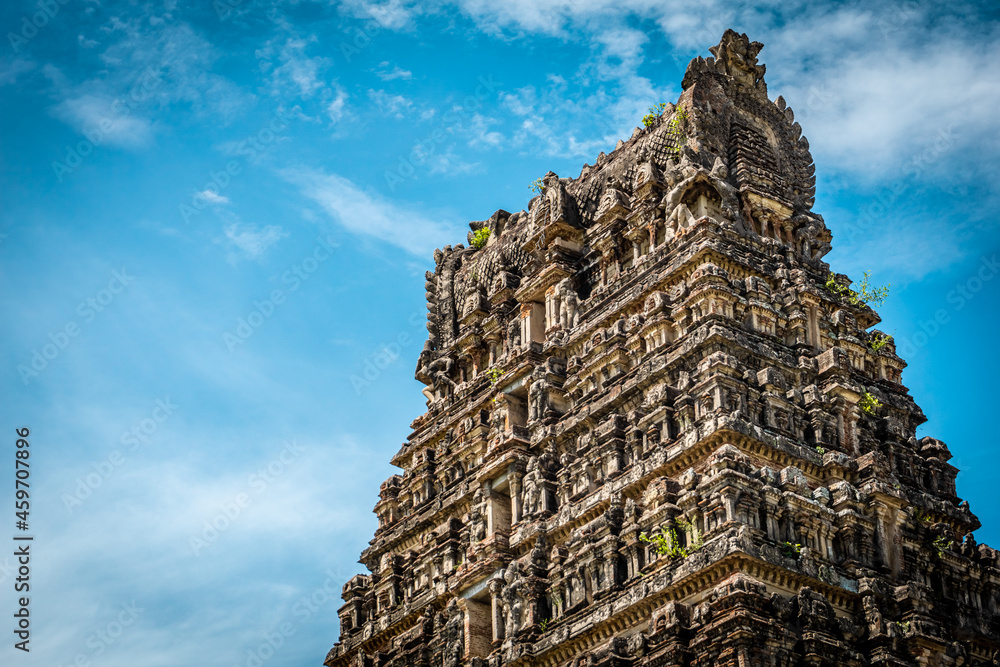Obraz premium The Venkataramana Temple of Gingee or Senji in Tamil Nadu, India. It lies in Villupuram District, built by the kings of konar dynasty and maintained by Chola dynasty. Archeological survey of india.