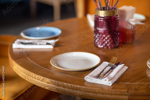 restaurant table setting wooden tableware