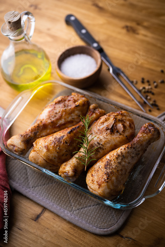 baked chiken drumsticks in glass plates