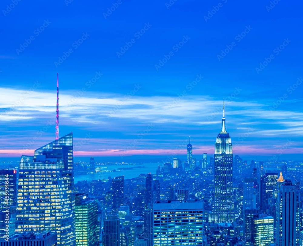 Obraz premium View of New York Manhattan during sunset hours