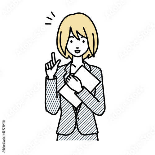立って書類を手に持って何かひらめいたスーツの女性