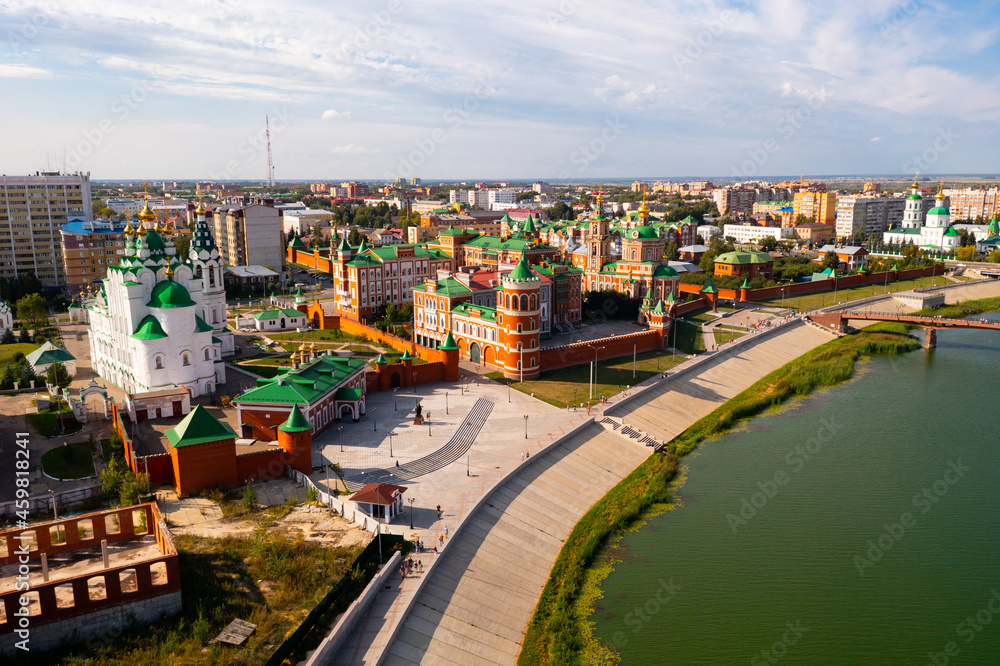 Obraz premium Picturesque city landscape of tourist center of Yoshkar-Ola city with Kremlin, Church of Holy Trinity and Cathedral of Resurrection of Christ