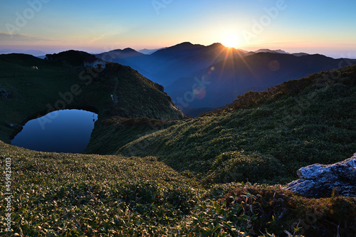 四国で最も美しい山「三嶺」の秋 photo