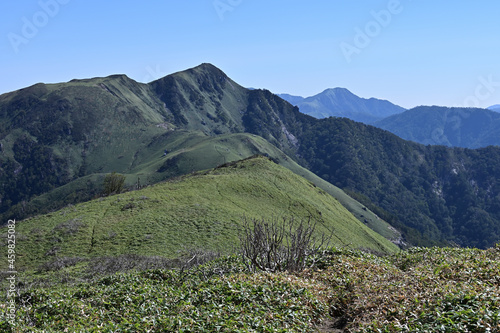 四国で最も美しい山「三嶺」の秋 photo