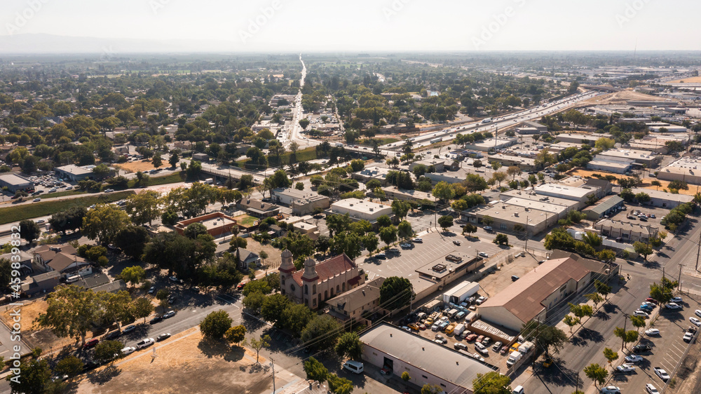Afternoon aerial view of the 99 Freeway and urban downtown core of Modesto, California, USA. - obrazy, fototapety, plakaty 