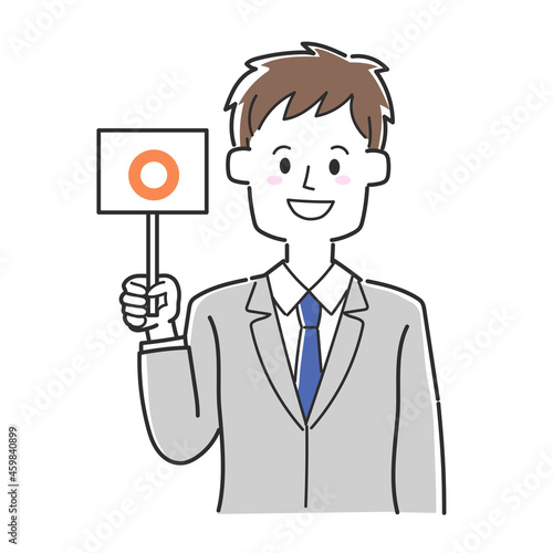 丸が書かれた札を持っているビジネスマン