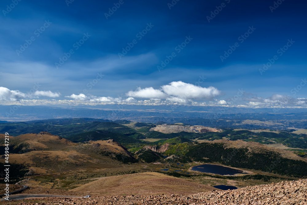 Fototapeta premium Scenic Mountain Landscape of Pikes Peak National Forest Park with White Clouds in Colorado Springs