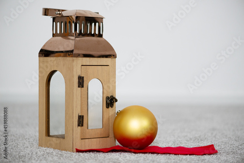 Frohe Weihnachten  Laterne  Christbaumkugel  Kugel  gold  rot  Platz f  r Text