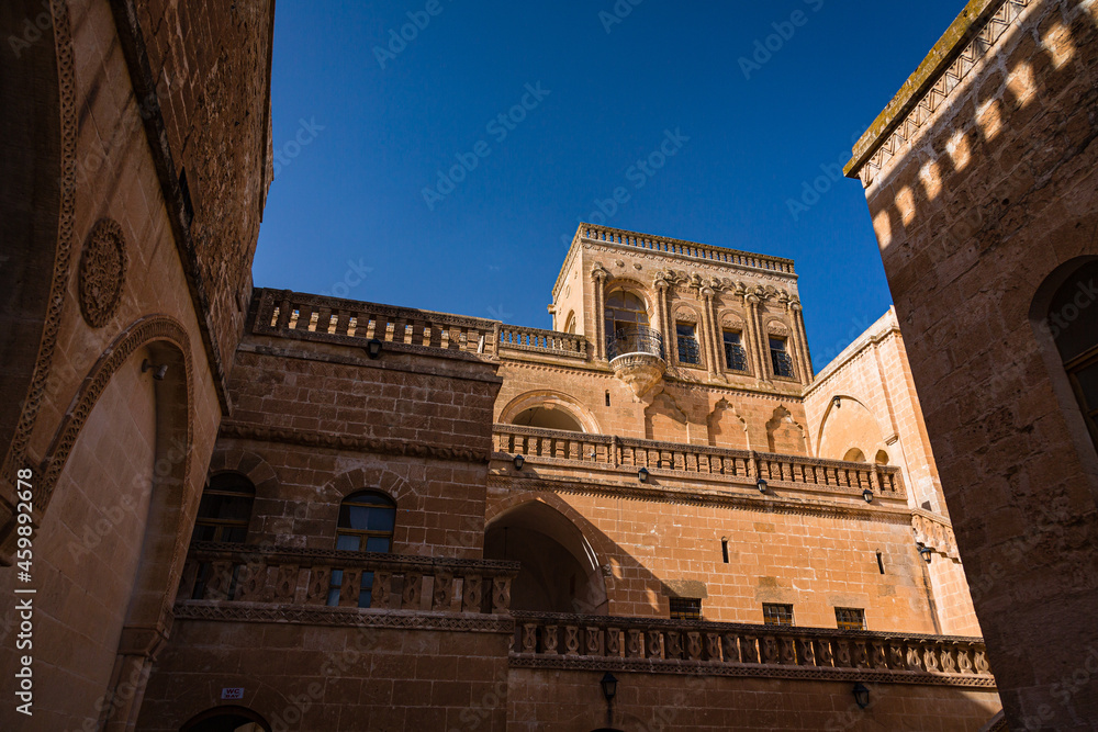 Fototapeta premium トルコ ミドヤトの旧市街にあるゲストハウス博物館