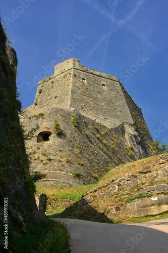 Gavi  Alessandria  Piemonte. Il forte di Gavi    una fortezza storica costruita dai genovesi e sorge su uno sperone roccioso che domina l antico borgo di Gavi  da cui prende il nome.