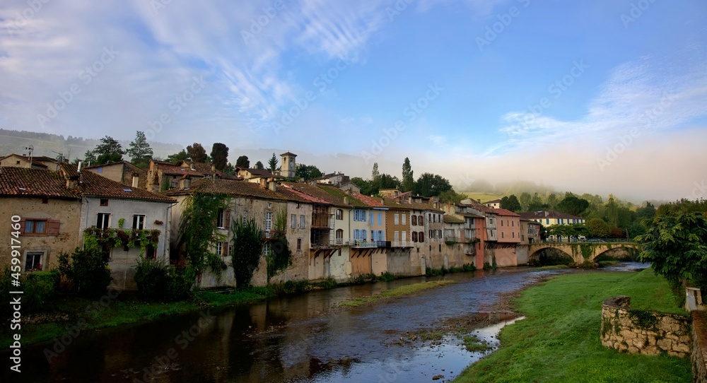 Village paysage - tourisme France Ariège - campagne nature
