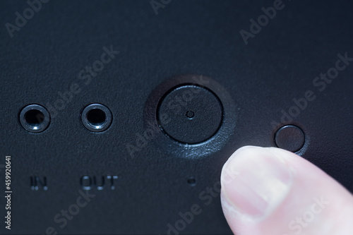 電源ボタン / Power button