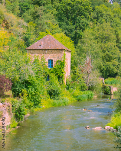 Dans les Alpes Mancelles, à Saint Céneri le Gérei