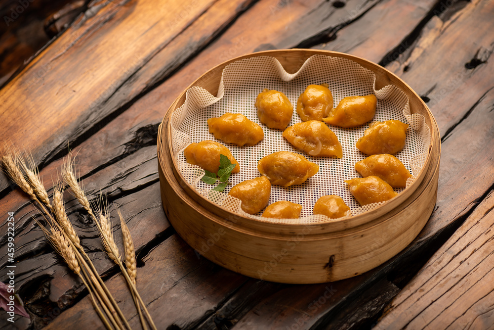 Fototapeta premium Traditional Chinese banquet dishes, steamed dumplings with corn skin