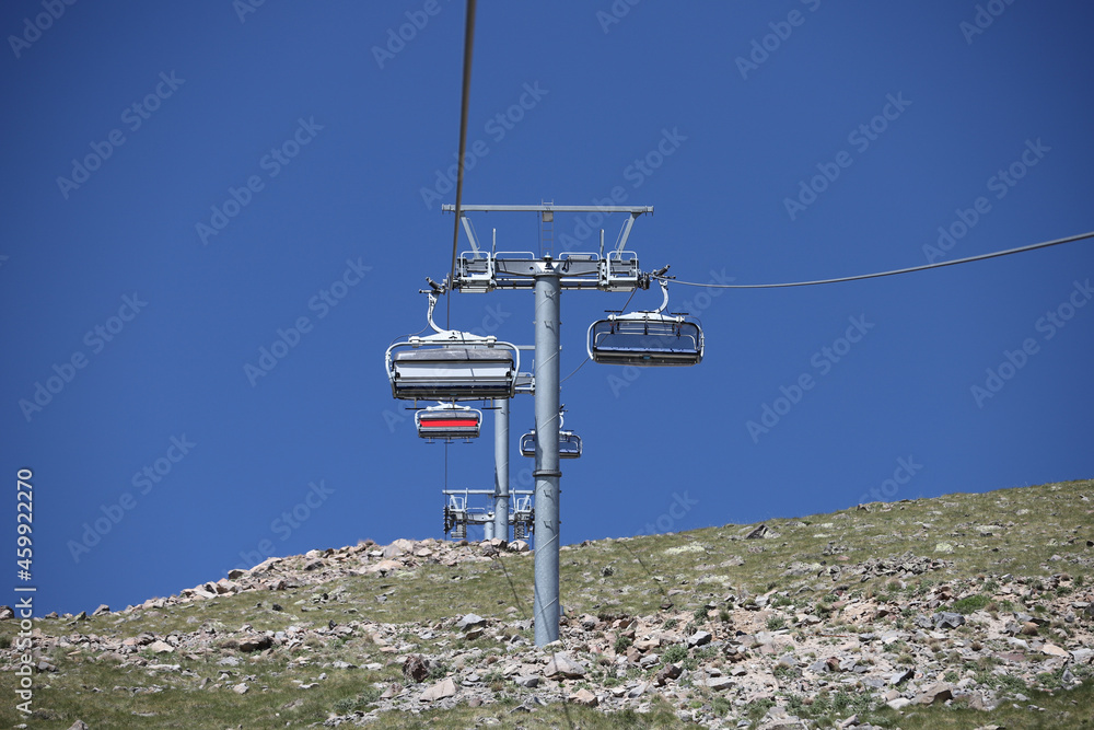 Chairlift goes up the mount Erciyes, Kayseri, Turkey Chairlift goes up the mount Erciyes, Kayseri, Turkey
