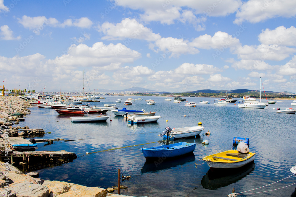 Fototapeta premium boats in the harbor