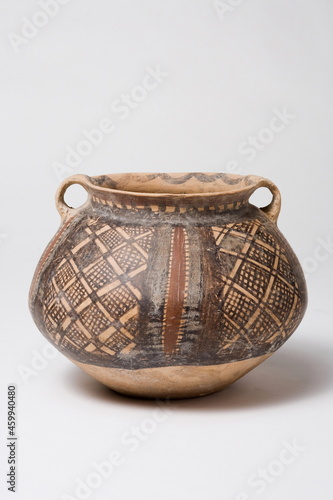 Neolithic earthenware vase (Asian antique)