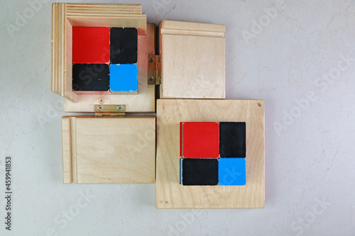 Montessori binomial and trinomial cubes