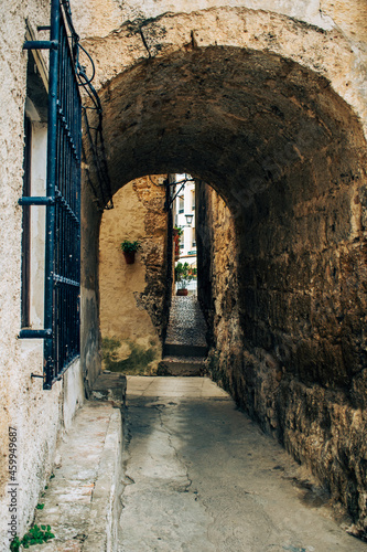 Fototapeta Naklejka Na Ścianę i Meble -  Un bonito rincón de Letur con un pasaje de arco