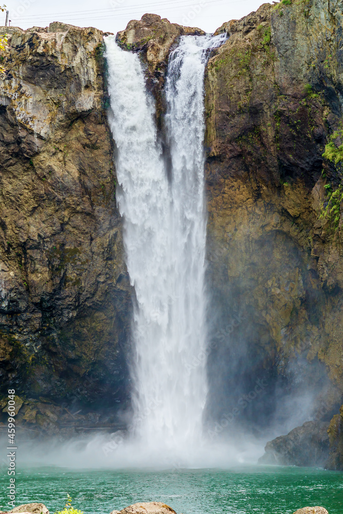 Obraz premium Norhwest Waterfall From Below