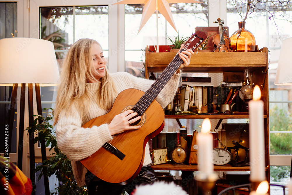 Obraz premium young woman play the guitar. learning to play musical instruments.