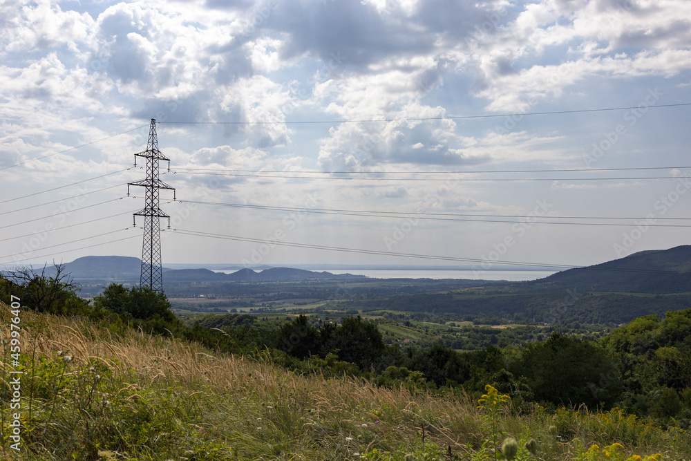 Obraz premium hochspannung und mast