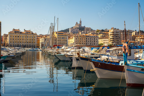 Vieux port vue sur Notre Dame de la Garde Marseille