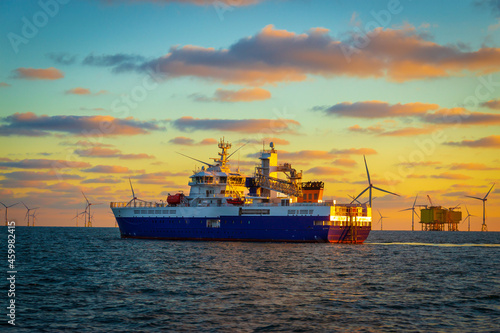 Canvas Print Offshore support vessel @ work