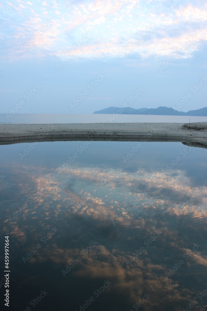 Fototapeta premium SDGs地球の自然！空と海とヒカリの輝き