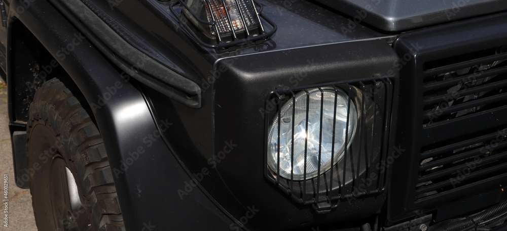 a car headlight from an SUV